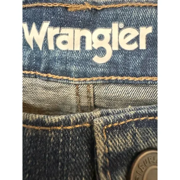 NWT Wrangler 34x30 Mens Relaxed Fit Jeans Blue Denim - Picture 2 of 12